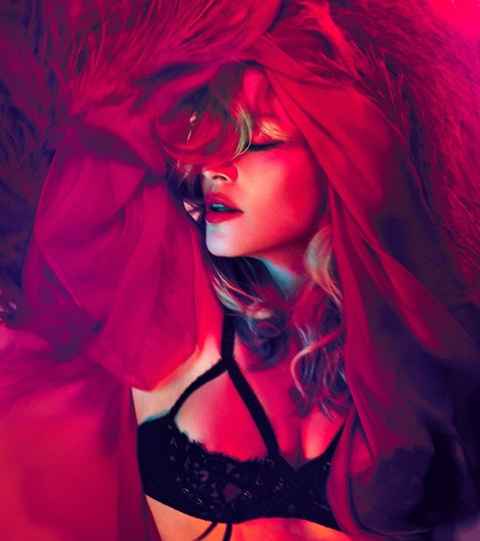 麦当娜为新专辑拍超性感封面