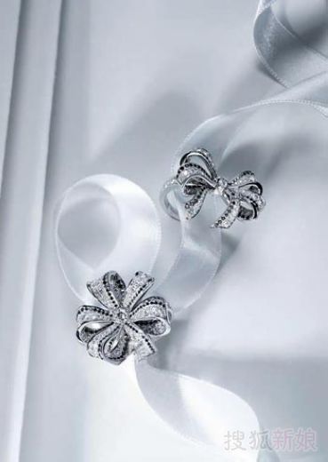 Chanel冬季高级珠宝 冰雪中盛开的山茶花