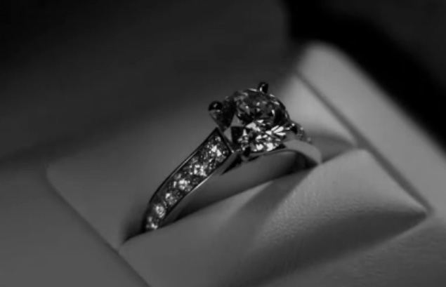 视频：卡地亚 巴黎与珠宝的求婚故事