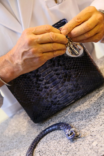 Dior手袋如何点化珍贵皮革