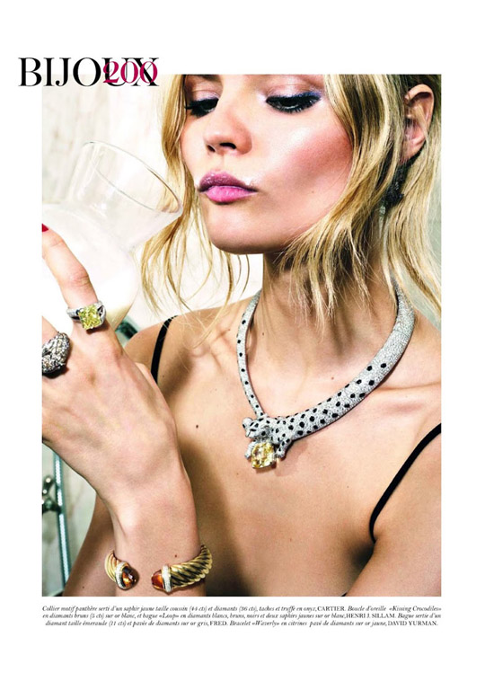 法国版VOGUE三月大片：超模与珠宝的奢华“艳浴”